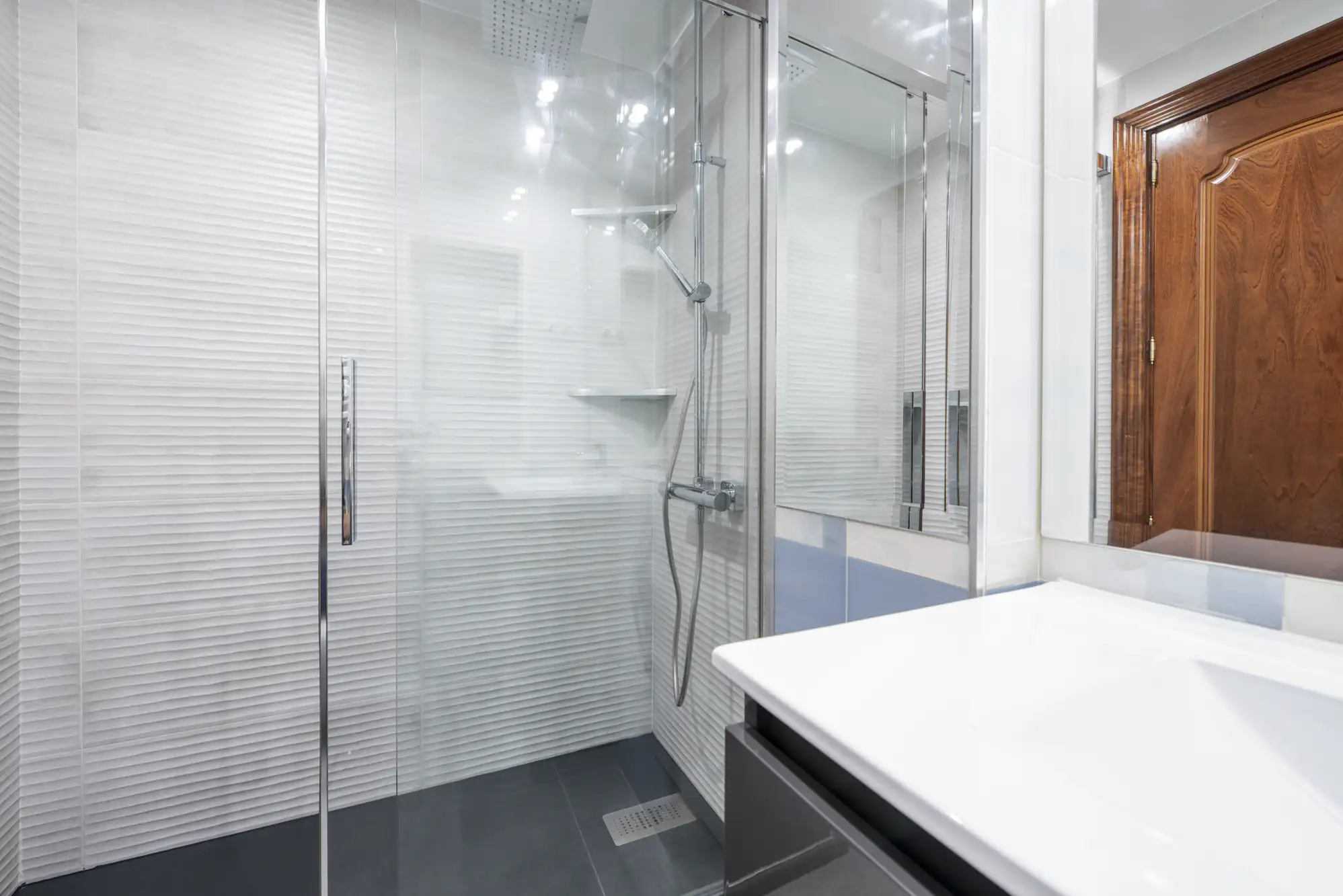 Frameless Shower Doors Laurel, NY | OMG Shower Doors