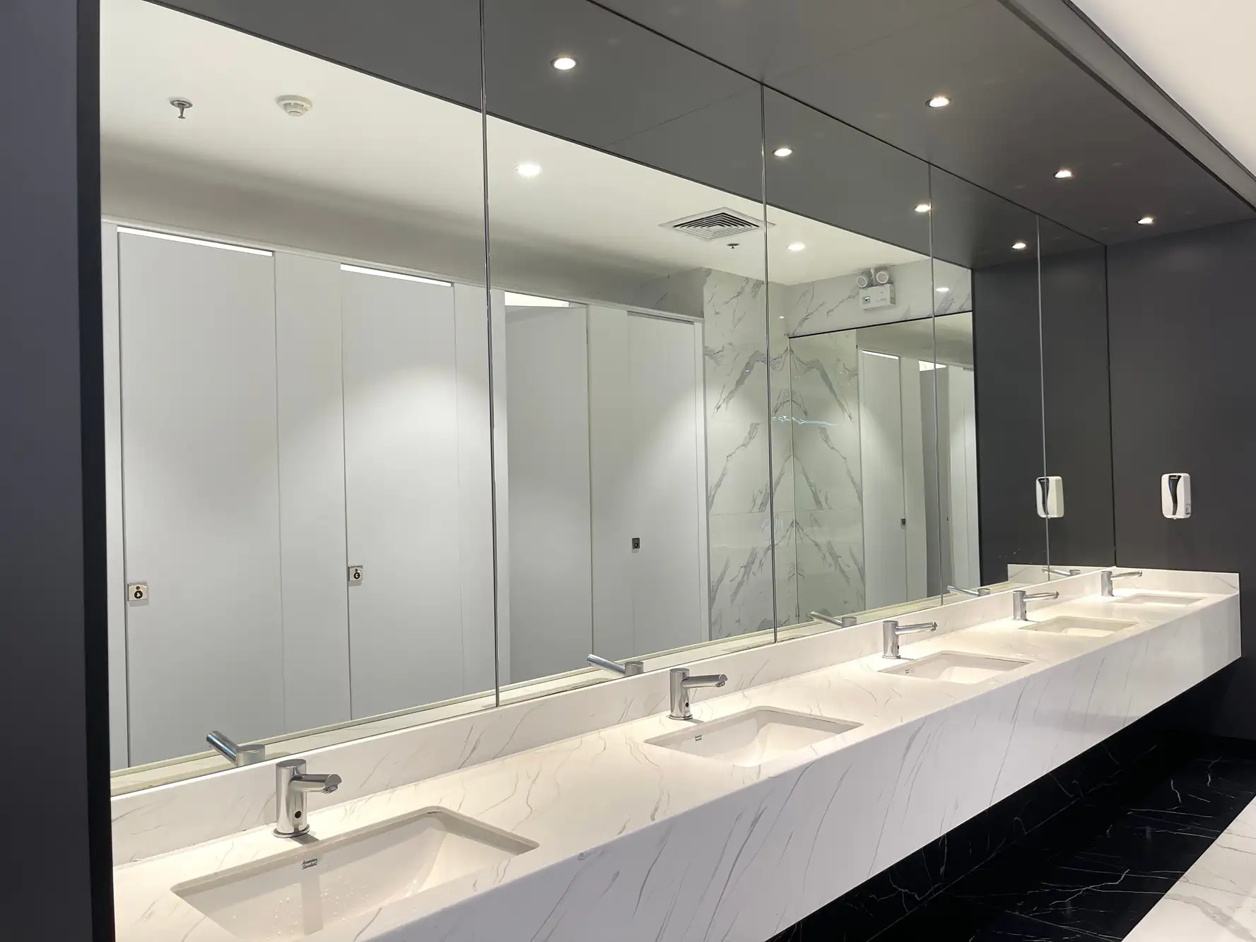 Bathroom Mirrors North Lynbrook, NY | OMG Shower Doors