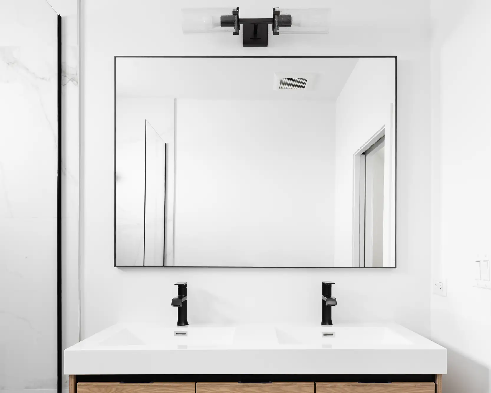 Bathroom Mirrors North Lynbrook, NY | OMG Shower Doors