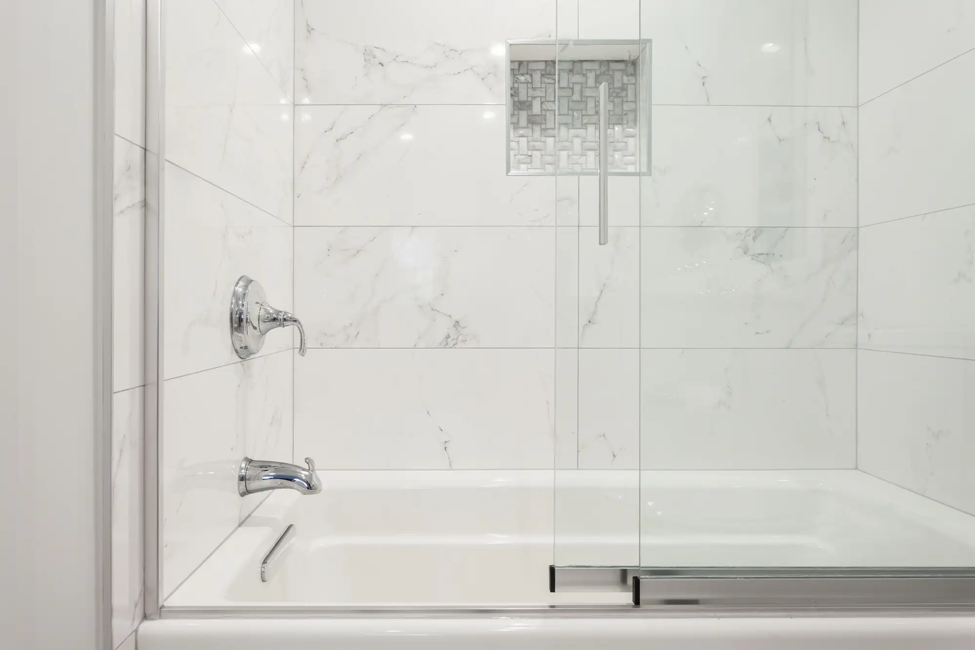Sliding Bathtub Doors Mattituck, NY | OMG Shower Doors