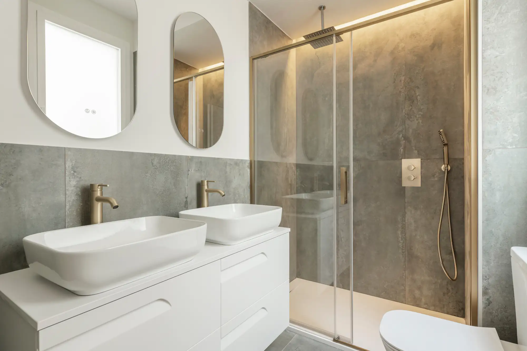 Sliding Bathtub Doors Mattituck, NY | OMG Shower Doors