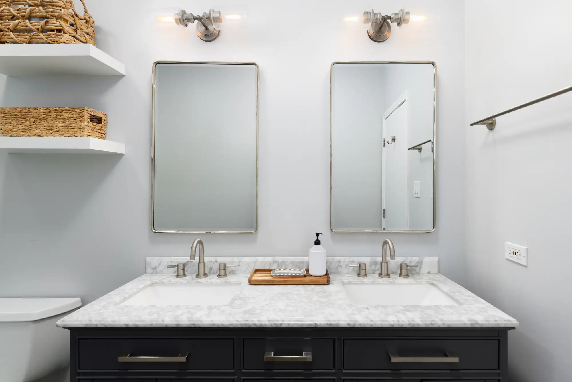 Bathroom Mirrors North Lynbrook, NY | OMG Shower Doors
